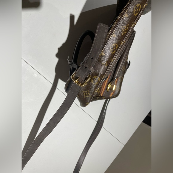 Louis Vuitton Limited Edition Monogram Bequia Porte Document Vertical Bag - Picture 7 of 9